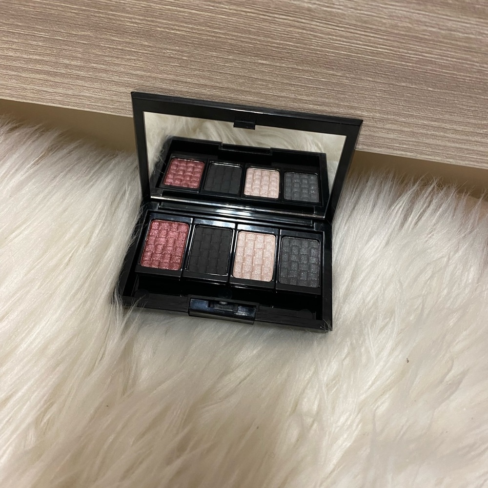 doucce eyeshadow palette.